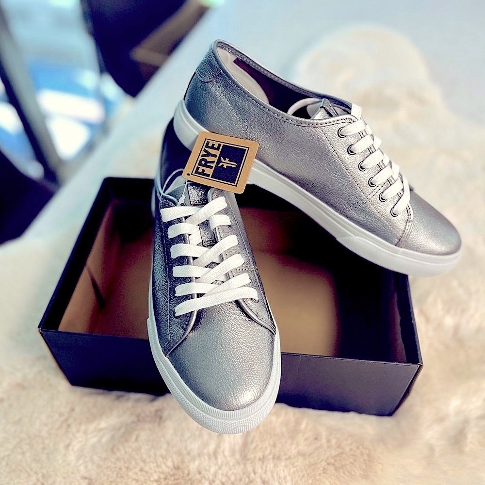 Frye Women’s 9M Gia Low Lace Leather Silver Pewter Sneakers NWT and Box